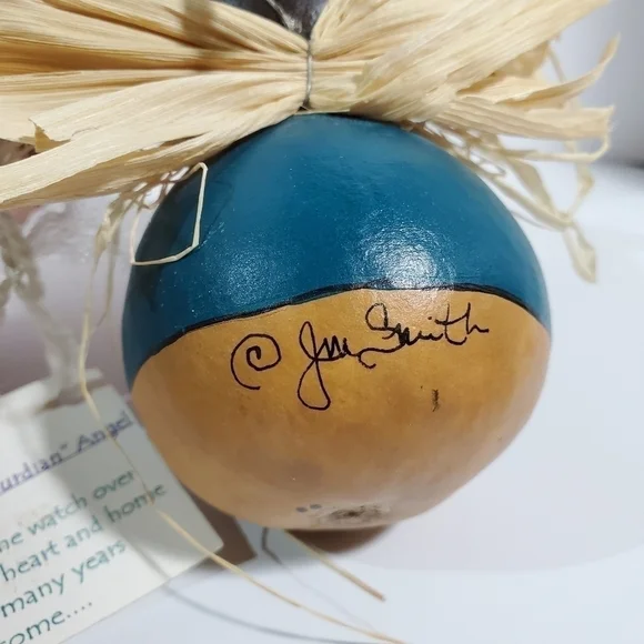 The "Gourdian" Angel Gourd Guardian handpainted signed Jm Smith - Picture 6 of 7